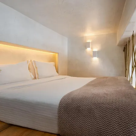 Athina Luxury Fira (Santorini)